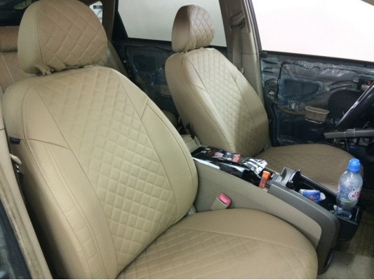 Авточехлы на Toyota Prius