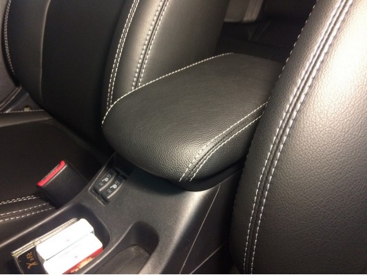 Перетяжка центрального подлокотника